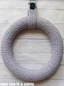 Moss Stitch Crochet Wreath Pattern Free | Easy Wreath Base You Can Use All Year Long